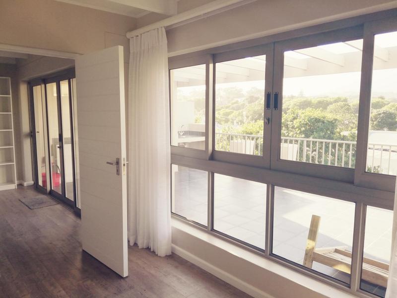 To Let 3 Bedroom Property for Rent in Wynberg Upper Western Cape